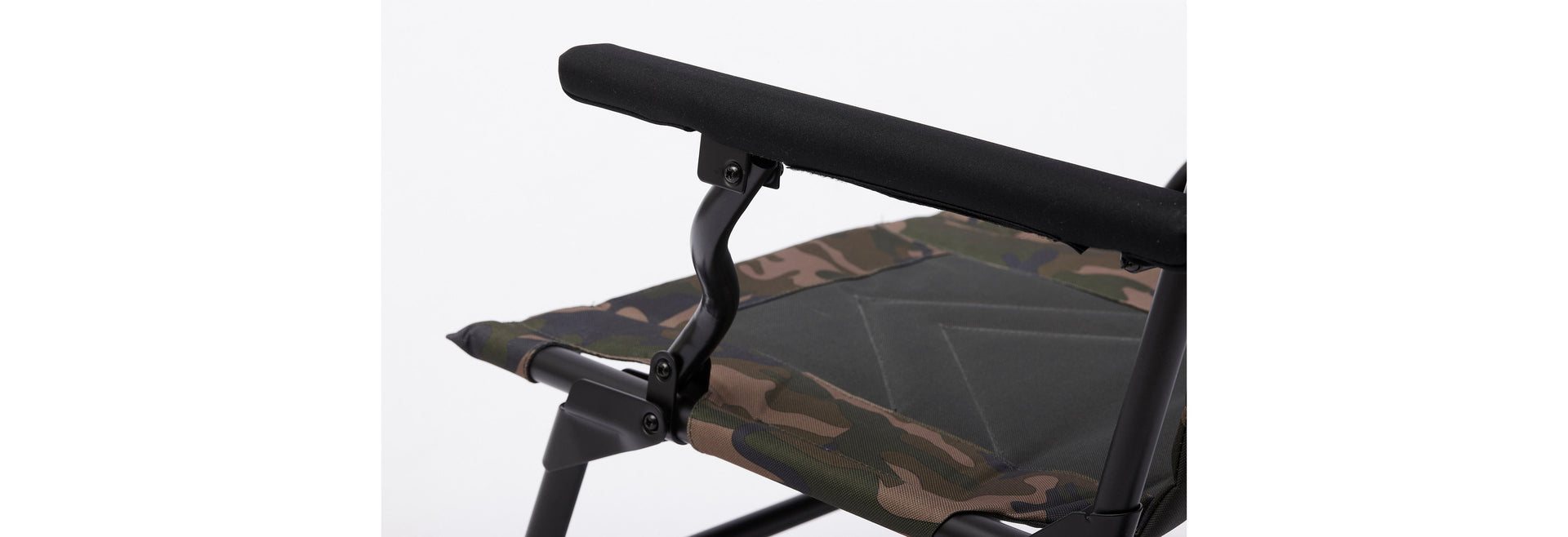 Avenger Relax Camo Arm Chair and Cover